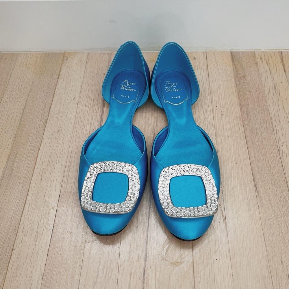📍SOLD📍ROGER VIVIER Silk-Satin Flats